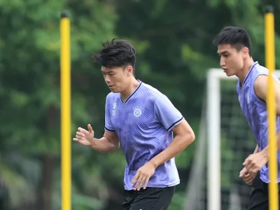 Báo động đỏ hàng thủ Hà Nội: Trụ cột Nguyễn Thành Chung chính thức vắng mặt ở vòng 12 V.League