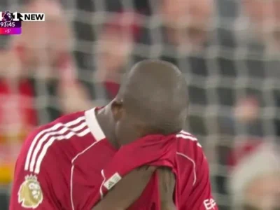 Cảm động: Ibrahima Konate bật khóc sau bàn thắng trở lại, tiết lộ lý do vắng mặt gần đây