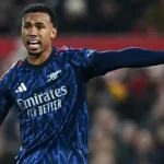 Sốc! Gabriel Magalhaes thoát án thẻ đỏ gây tranh cãi, Arsenal hòa Brentford đắt giá 1