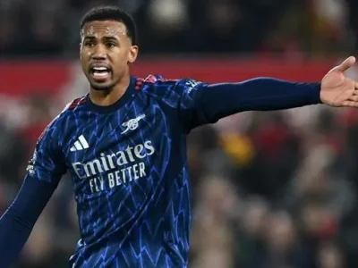 Sốc! Gabriel Magalhaes thoát án thẻ đỏ gây tranh cãi, Arsenal hòa Brentford đắt giá