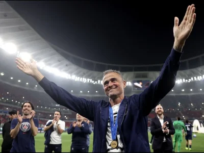 Luis Enrique – ‘Ông vua’ săn Premier League, PSG tiếp tục cơn ác mộng của Liverpool