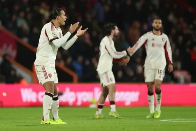 Sốc: Virgil van Dijk 'hàng fake' - tử huyệt khiến Liverpool thảm bại trước Bournemouth 1