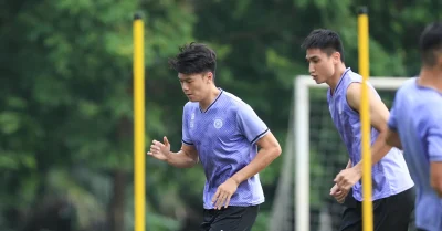 Báo động đỏ hàng thủ Hà Nội: Trụ cột Nguyễn Thành Chung chính thức vắng mặt ở vòng 12 V.League 1