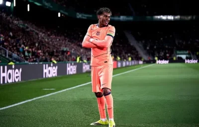 Hansi Flick tiết lộ sự thật về Lamine Yamal: 'Cậu ấy chưa đạt đến đỉnh cao, sẽ còn bùng nổ mạnh hơn nữa!' 1