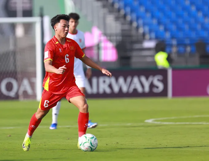 Nguyễn Thái Sơn sẽ tạm biệt sân cỏ ít nhất 8-9 tháng - Ảnh: Ted Trần TV