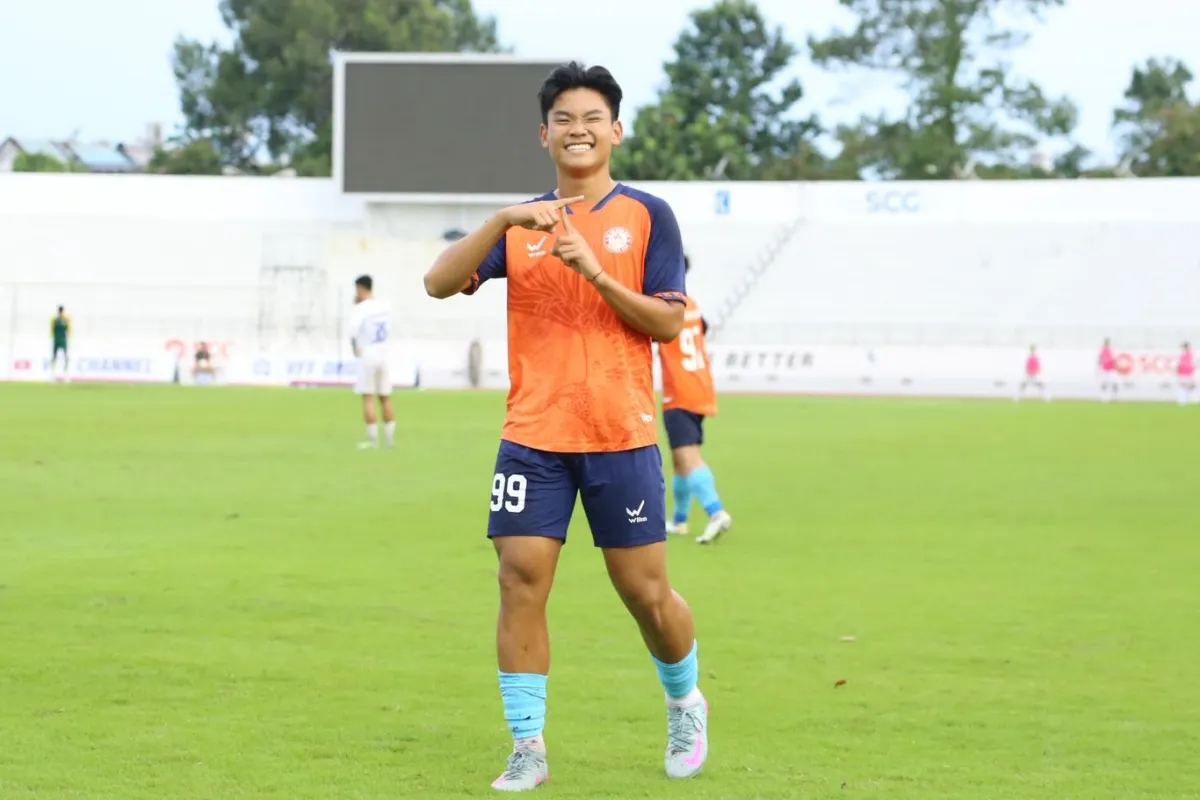 HLV Cristiano Roland nhắn nhủ con trai Quang Hải 2