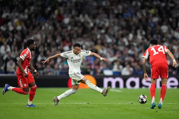 Mbappe sẵn sàng ra sân gặp lại Bayenr